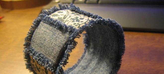 Плетеный с бисером браслет из старых джинсов своими руками